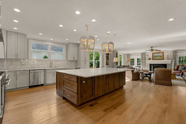 1018 Gateway Ln, Nashville, TN 37220