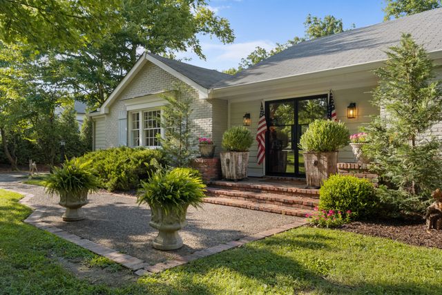 1018 Gateway Ln, Nashville, TN 37220