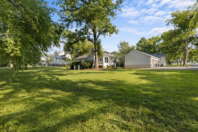 1018 Gateway Ln, Nashville, TN 37220