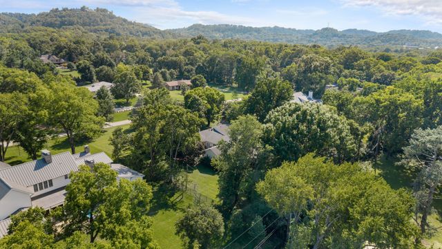 1018 Gateway Ln, Nashville, TN 37220