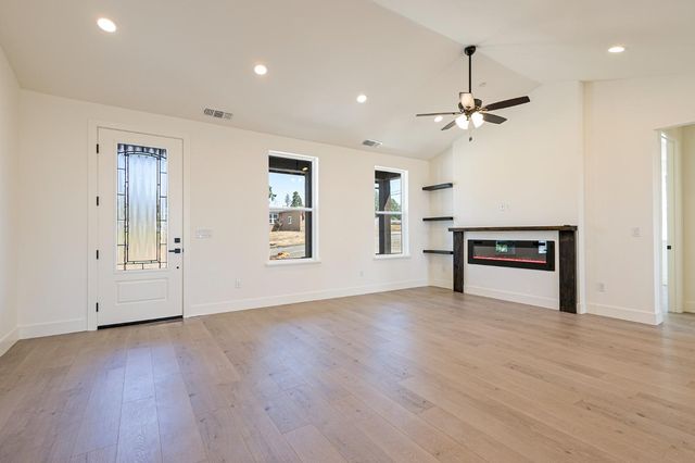 1890 Arrowhead Dr, Paradise, CA 95969