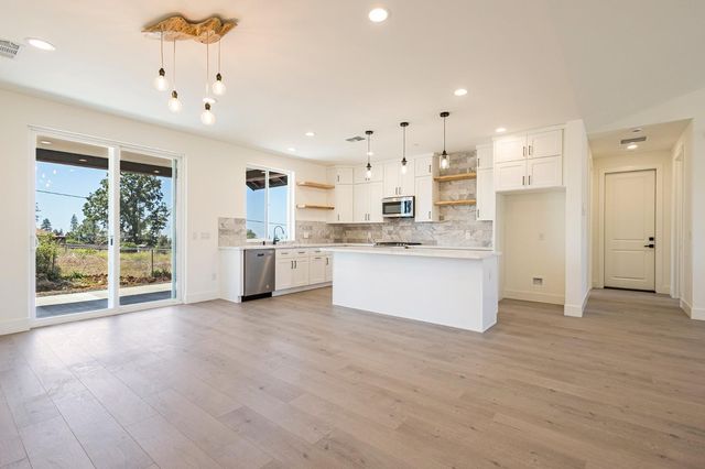 1890 Arrowhead Dr, Paradise, CA 95969