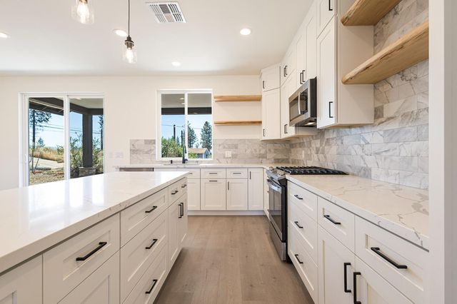 1890 Arrowhead Dr, Paradise, CA 95969