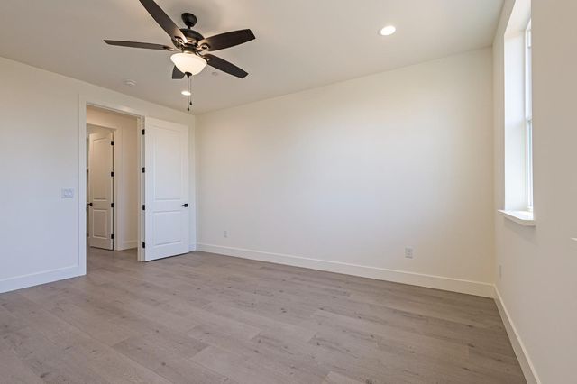 1890 Arrowhead Dr, Paradise, CA 95969