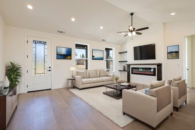 1890 Arrowhead Dr, Paradise, CA 95969