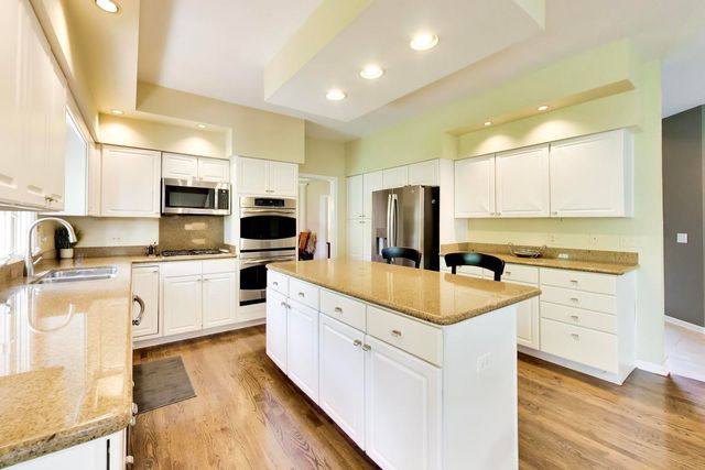 712 De Lasalle Court, Naperville, IL 60565