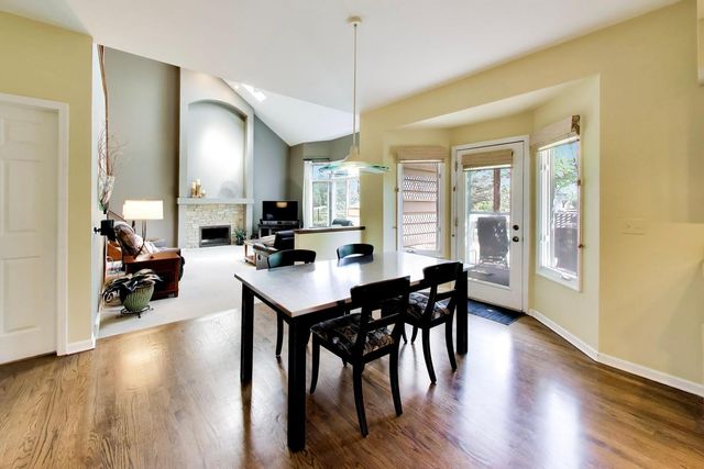 712 De Lasalle Court, Naperville, IL 60565