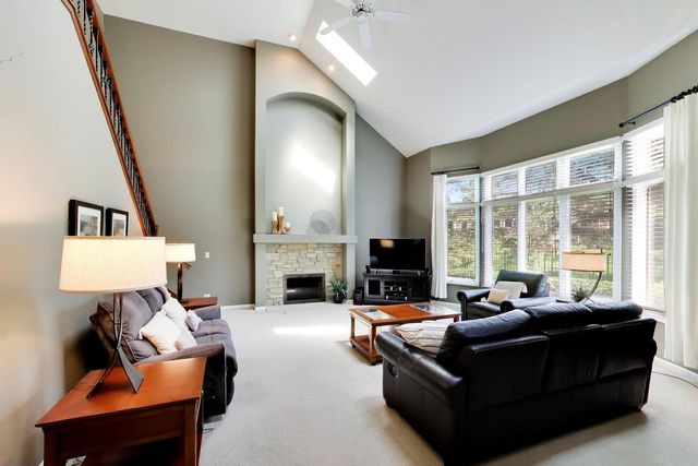 712 De Lasalle Court, Naperville, IL 60565