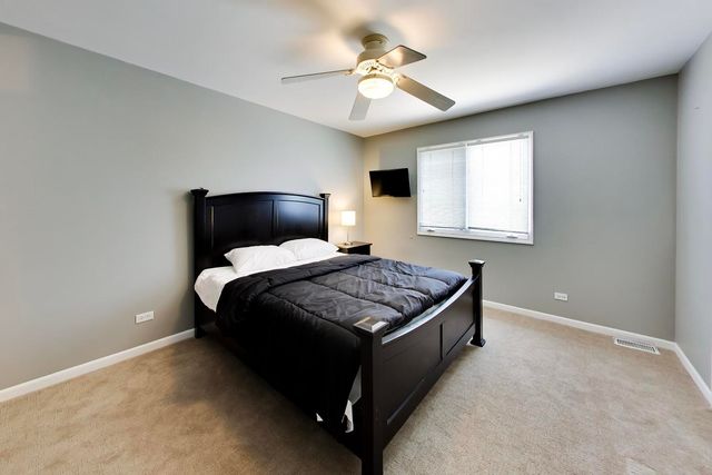 712 De Lasalle Court, Naperville, IL 60565