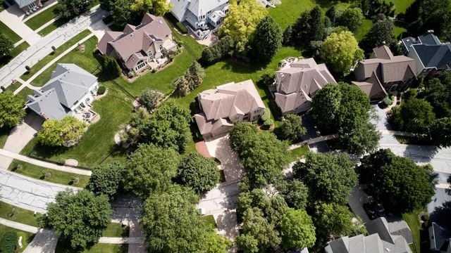 712 De Lasalle Court, Naperville, IL 60565