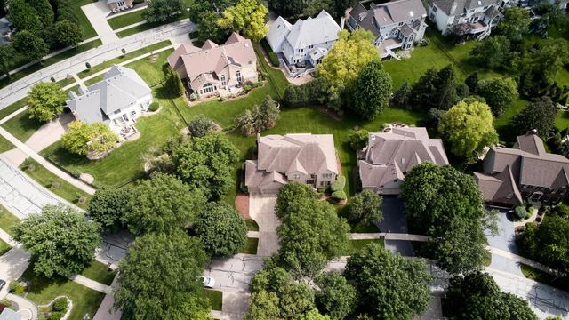 712 De Lasalle Court, Naperville, IL 60565