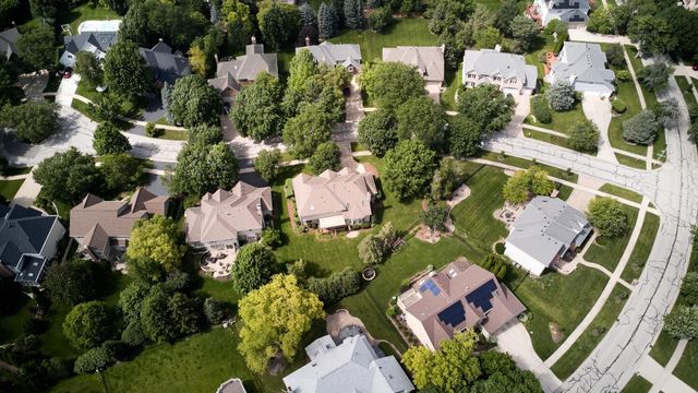 712 De Lasalle Court, Naperville, IL 60565