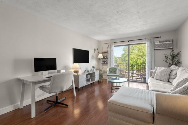 159 Bittersweet Ln 121, Randolph, MA 02368