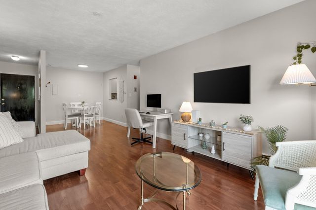 159 Bittersweet Ln 121, Randolph, MA 02368