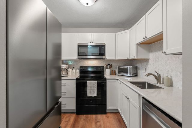 159 Bittersweet Ln 121, Randolph, MA 02368