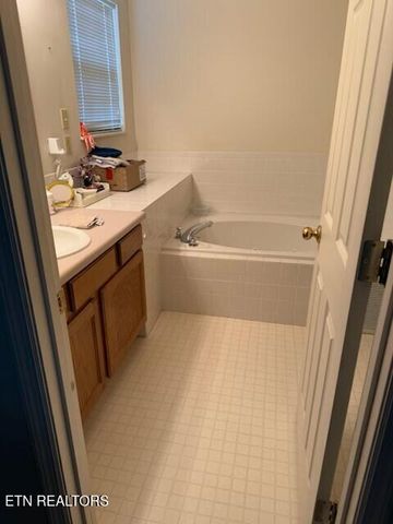 413 Herringbone Court, Powell, TN 37849