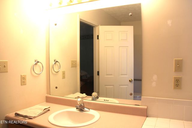 413 Herringbone Court, Powell, TN 37849