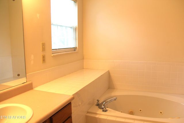 413 Herringbone Court, Powell, TN 37849