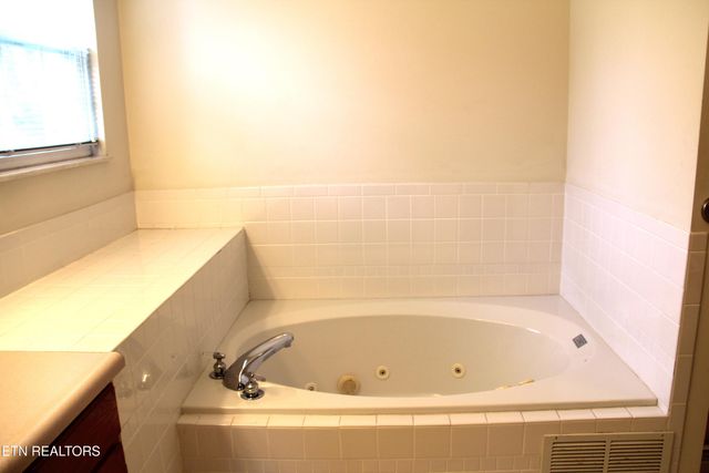 413 Herringbone Court, Powell, TN 37849