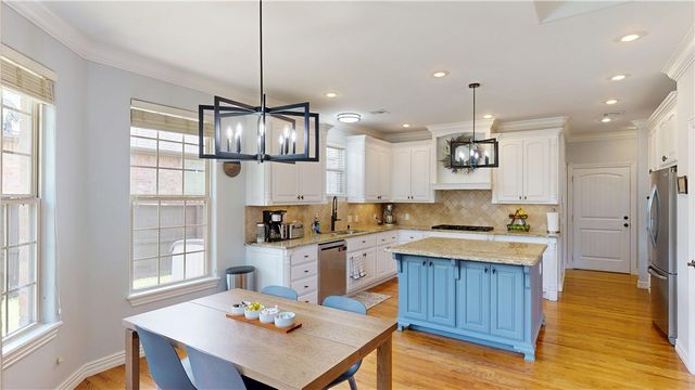 4203 NE Kenton Avenue, Bentonville, AR 72712