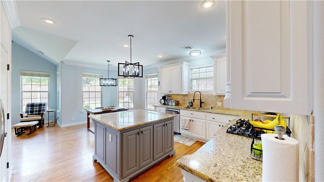 4203 NE Kenton Avenue, Bentonville, AR 72712
