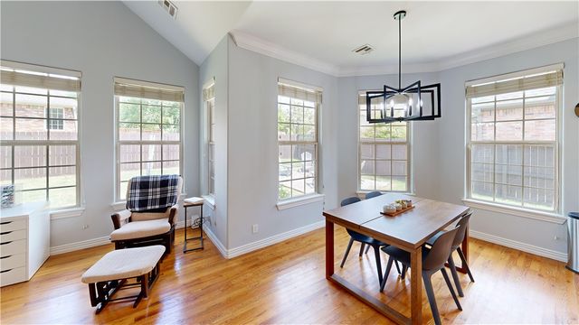 4203 NE Kenton Avenue, Bentonville, AR 72712