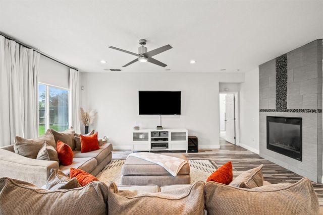 9909 Desert Willow Ct, Sacramento, CA 95829