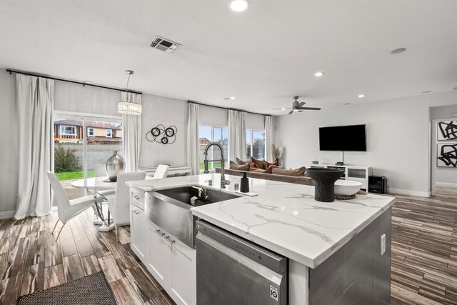 9909 Desert Willow Ct, Sacramento, CA 95829