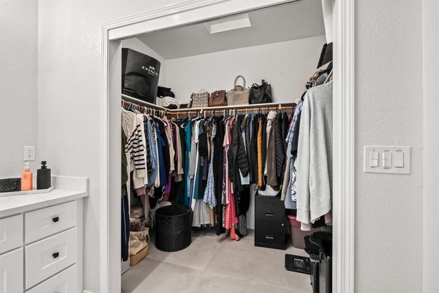 9909 Desert Willow Ct, Sacramento, CA 95829