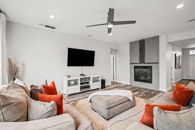 9909 Desert Willow Ct, Sacramento, CA 95829