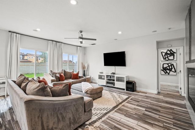 9909 Desert Willow Ct, Sacramento, CA 95829