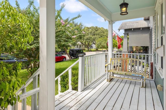 5012 Avenue P 1/2, Galveston, TX 77551