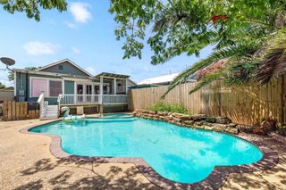 5012 Avenue P 1/2, Galveston, TX 77551