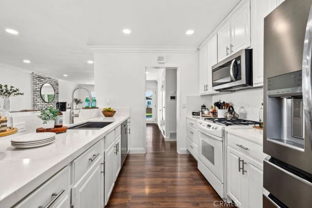 515 E Hoover, Orange, CA 92867