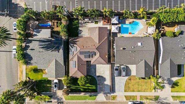 515 E Hoover, Orange, CA 92867