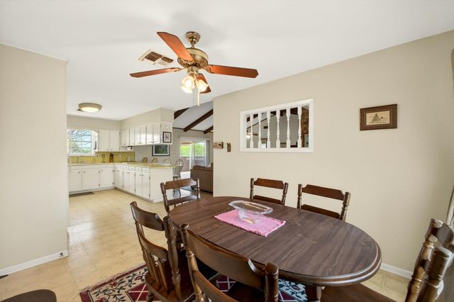 212 Halstedt RD, La Grange, TX 78945