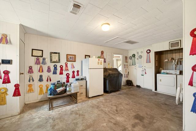 212 Halstedt RD, La Grange, TX 78945