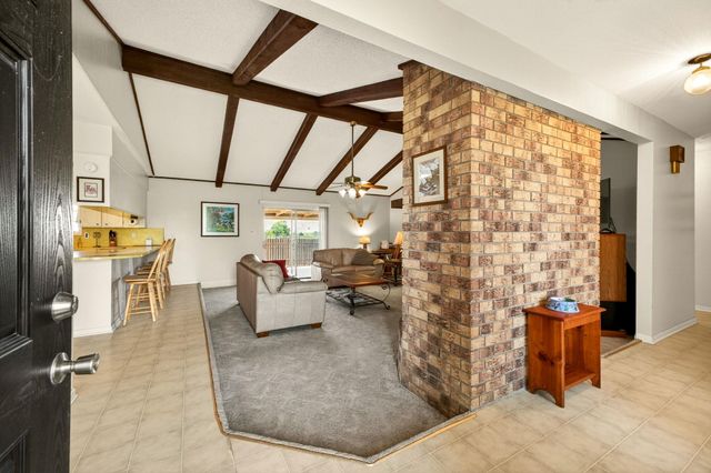 212 Halstedt RD, La Grange, TX 78945