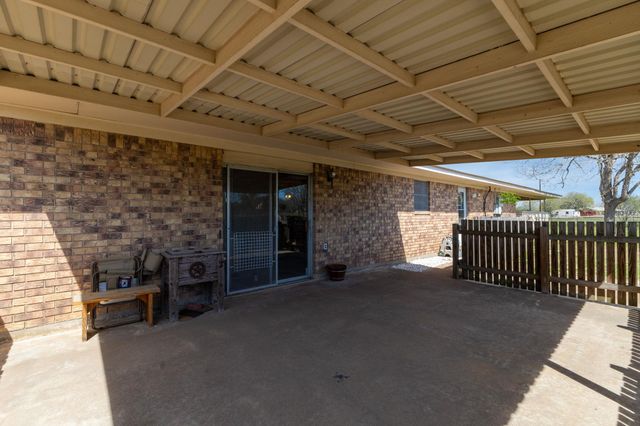 212 Halstedt RD, La Grange, TX 78945