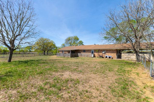 212 Halstedt RD, La Grange, TX 78945