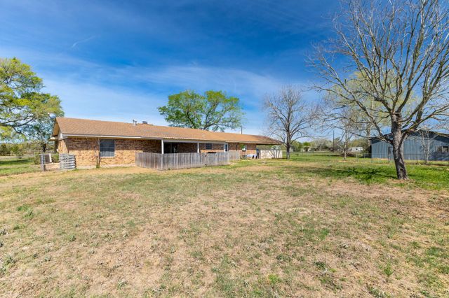 212 Halstedt RD, La Grange, TX 78945