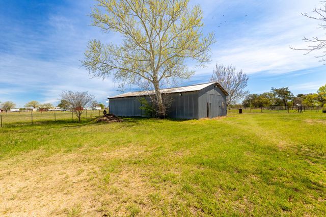 212 Halstedt RD, La Grange, TX 78945