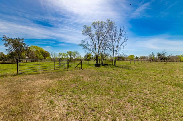 212 Halstedt RD, La Grange, TX 78945