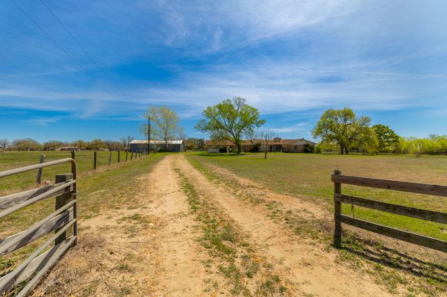 212 Halstedt RD, La Grange, TX 78945