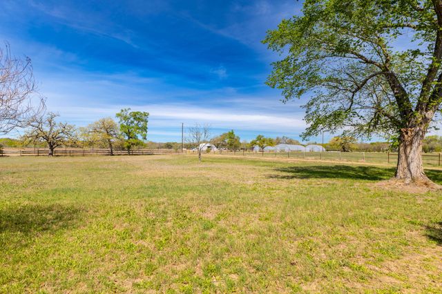 212 Halstedt RD, La Grange, TX 78945