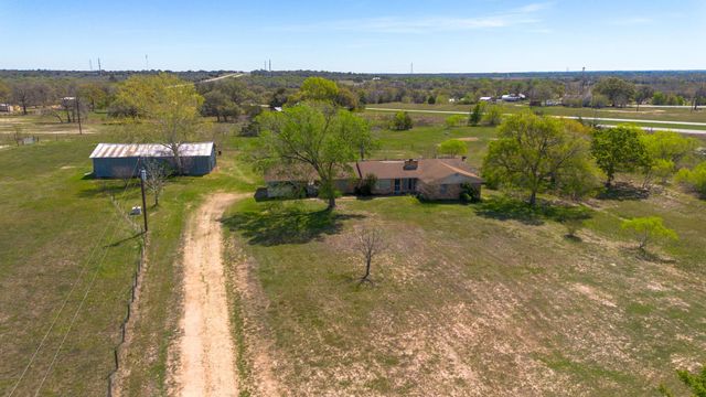 212 Halstedt RD, La Grange, TX 78945