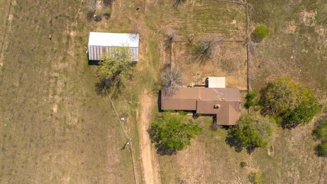 212 Halstedt RD, La Grange, TX 78945