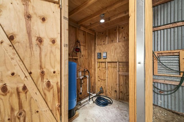 212 Halstedt RD, La Grange, TX 78945