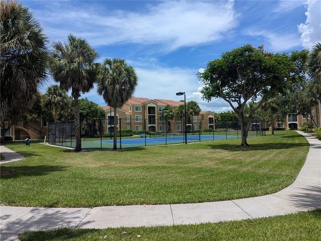 7970 N NOB HILL RD 304, Tamarac, FL 33321