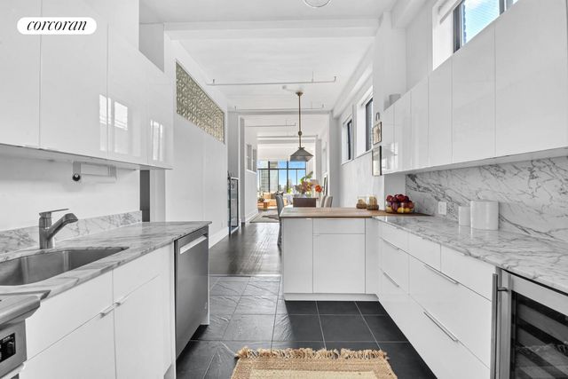 718 BROADWAY PHB, New York City, NY 10003